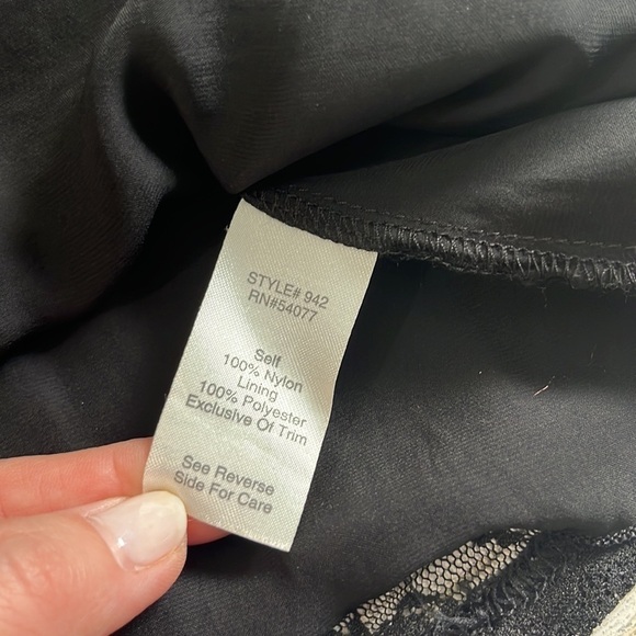 CAbi date night top size M. NWT - Picture 5 of 8